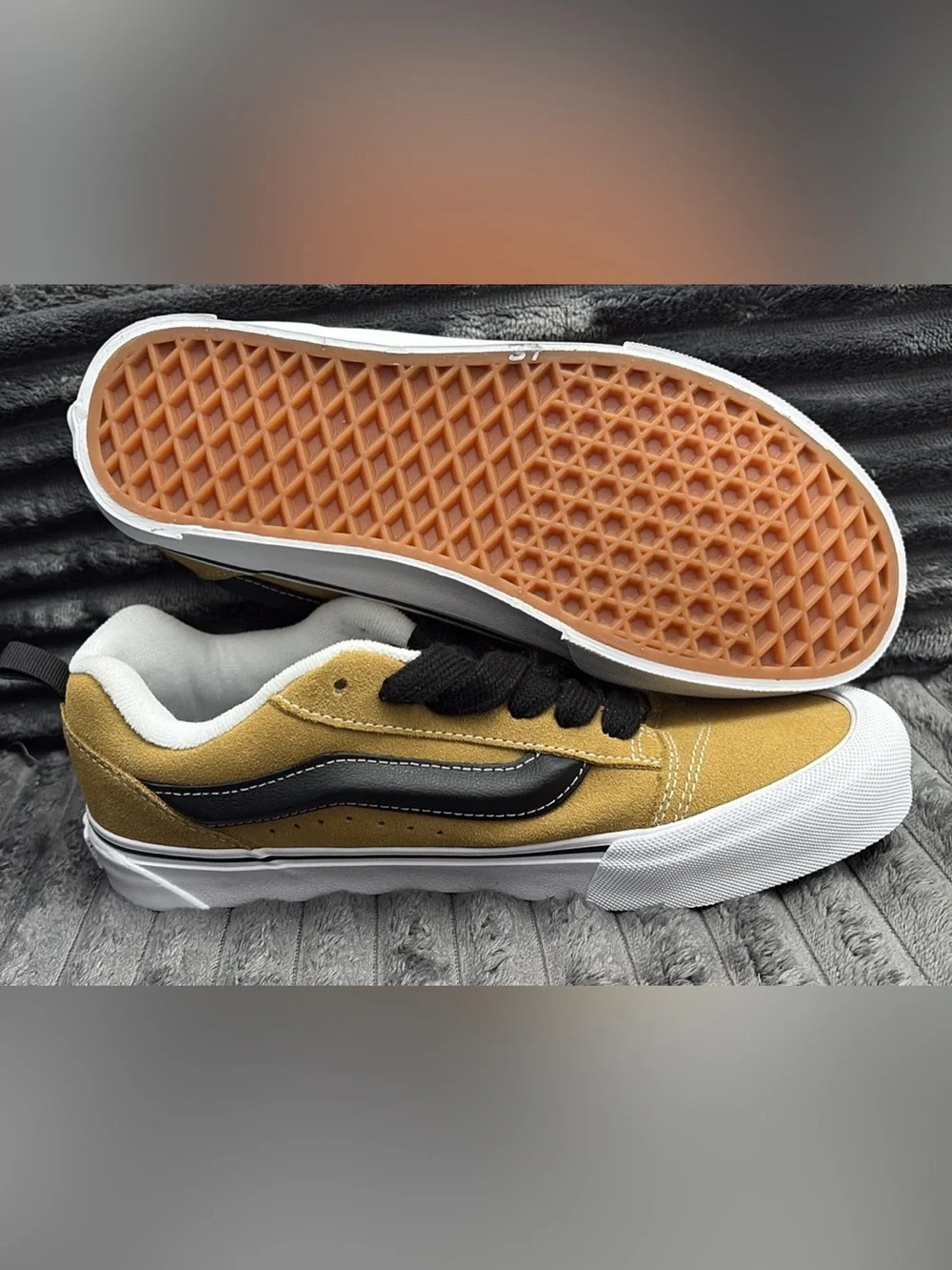 Vans Low Top Sneakers - Mustard & Black